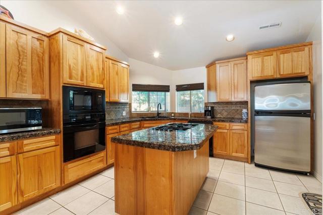 Detail Gallery Image 12 of 34 For 4546 Conrad Dr, La Mesa,  CA 91941 - 4 Beds | 3 Baths