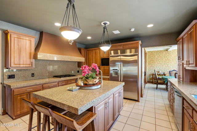5810 Zumirez Drive, Malibu CA: https://media.crmls.org/mediaz/8557e499-51dd-4afe-8398-802f22e5cbe3.jpg