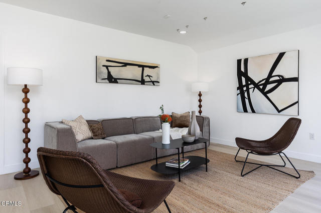 1807 New York Drive, Altadena CA: https://media.crmls.org/mediaz/85583097-146d-41ce-8b41-b75d0d768fd2.jpg