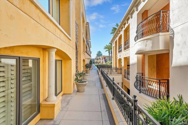 1010 Genter St, La Jolla, California 92037, 3 Bedrooms Bedrooms, ,3 BathroomsBathrooms,Condominium,For Sale,Genter St,250001056SD