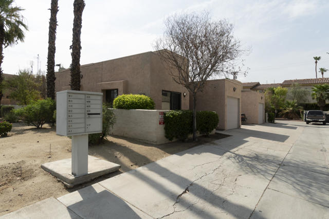 Image 4 of 24 For 73625 Fred Waring Drive