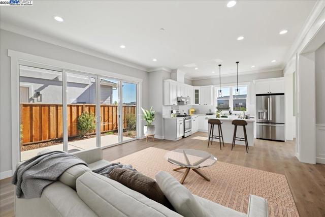 Image 3 of 20 For 37282 Magnolia St