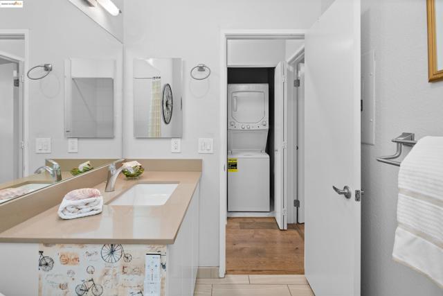 197 Lakeshore Ct, Richmond CA: https://media.crmls.org/mediaz/85590a77-25a7-4cc1-bcc3-8957d1529f18.jpg