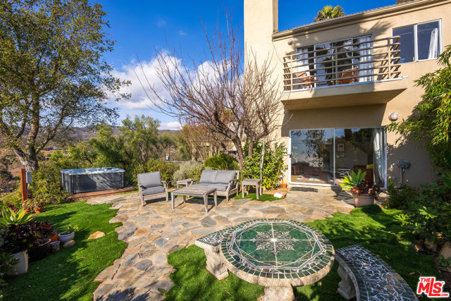 4350 Hillview Drive, Malibu CA: https://media.crmls.org/mediaz/85598721-2062-4159-8dff-abe33fed33b6.jpg