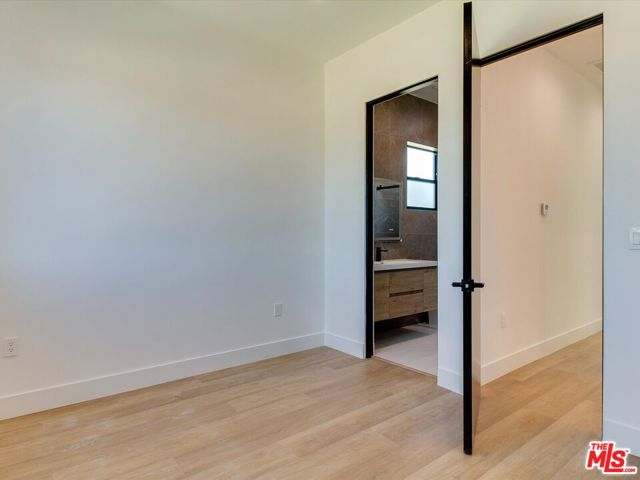 2817 S Redondo Boulevard, Los Angeles CA: https://media.crmls.org/mediaz/855990db-9b68-4bad-b49e-a44b8dc4fd97.jpg