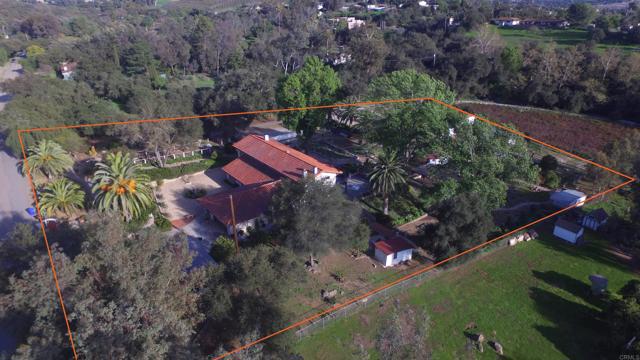 31600 Oak Glen Road, Valley Center CA: https://media.crmls.org/mediaz/8559cb99-585d-4bbc-a632-3ac8656da1e6.jpg