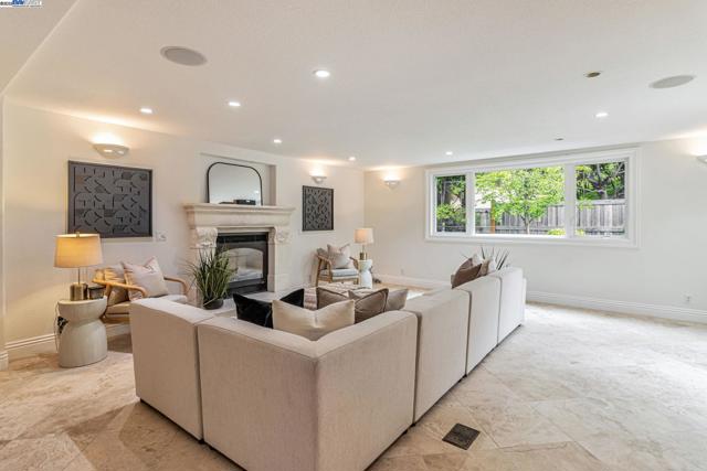 Image 11 of 42 For 19052 Mount Lassen Drive