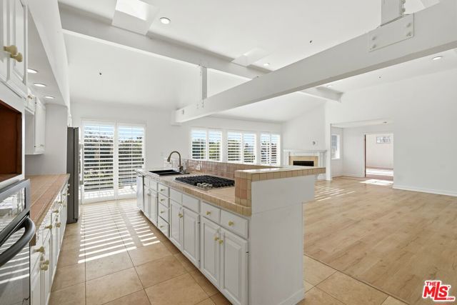 31763 Cottontail Lane, Malibu CA: https://media.crmls.org/mediaz/855ae0fc-9465-4d9d-b8bb-afd846ffa245.jpg