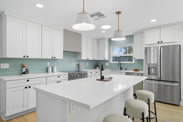 2118 Toca Ln, Ramona CA: https://media.crmls.org/mediaz/855b31d3-f581-4a4b-9001-48c0223d7124.jpg