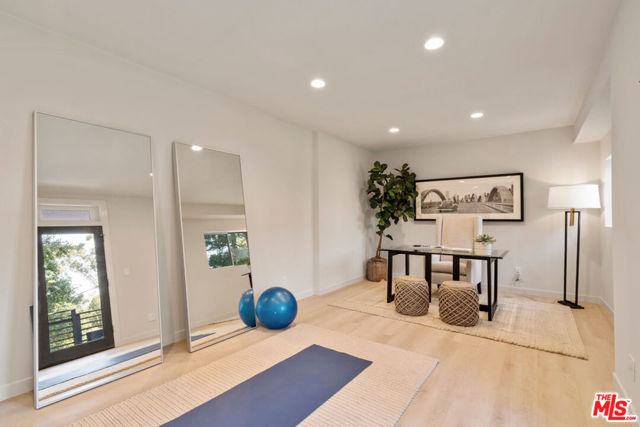 7209 Sunnydip Trail, Los Angeles CA: https://media.crmls.org/mediaz/855b5074-82be-4f7a-8839-96afc56c7520.jpg