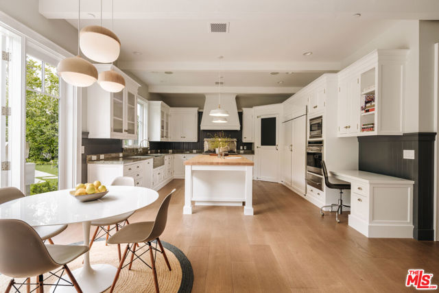 800 GREENTREE Road, Pacific Palisades CA: https://media.crmls.org/mediaz/855b665c-2264-40ce-b8d5-675fd1c17894.jpg
