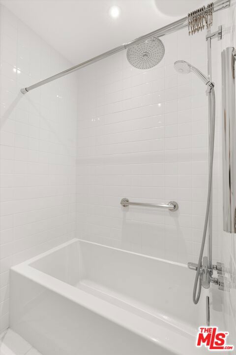 28 Village, Santa Monica CA: https://media.crmls.org/mediaz/855b714d-d3b6-4b6a-bf7c-867d9ce72e63.jpg