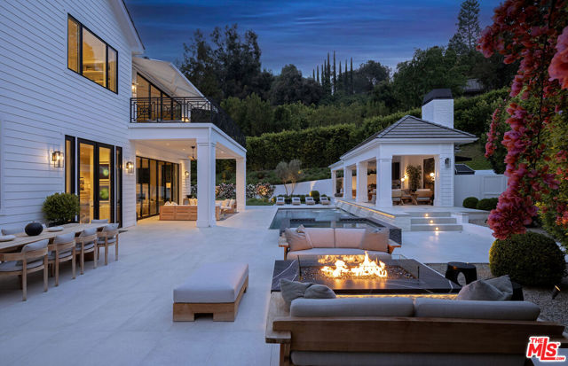 9520 Hidden Valley Road, Beverly Hills CA: https://media.crmls.org/mediaz/855ba302-6368-4622-9467-6529ab9e5cb1.jpg