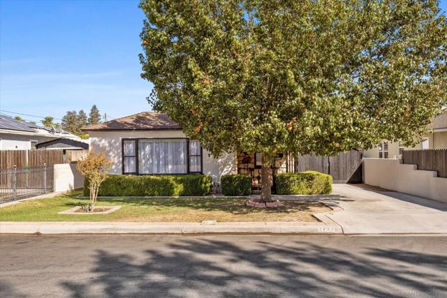 2702 Worthington Ave, Bakersfield, California 93308, ,Multi-Family,For Sale,Worthington Ave,240023061SD