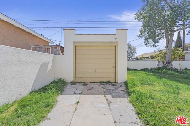 1622 W 66th Street, Los Angeles CA: https://media.crmls.org/mediaz/855c12d5-c873-46fb-9c15-b68863cdf502.jpg