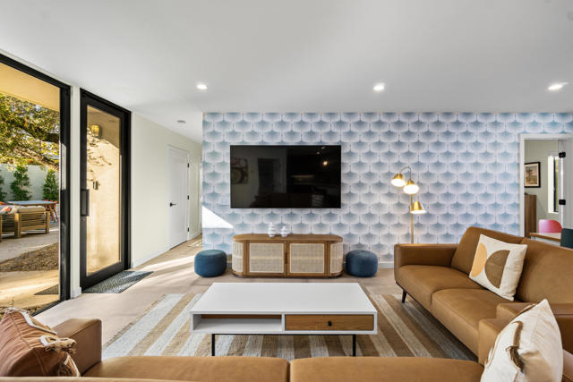 130 W Racquet Club Road #308, Palm Springs, CA 92262
