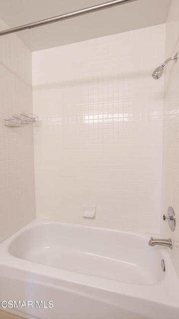 2210 Rutland Place, Thousand Oaks CA: https://media.crmls.org/mediaz/855d8116-1c4a-48b3-bf2f-7a49e10919d6.jpg
