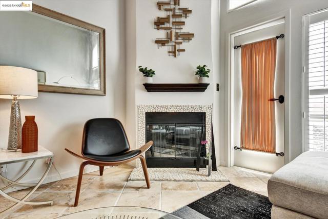 245 Perkins ST, Oakland CA: https://media.crmls.org/mediaz/855d8291-7659-45d7-99ea-c89db964466e.jpg
