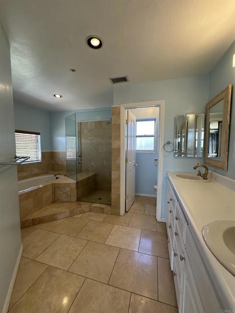 Detail Gallery Image 11 of 17 For 945 Deodar Rd, Escondido,  CA 92026 - 3 Beds | 3 Baths