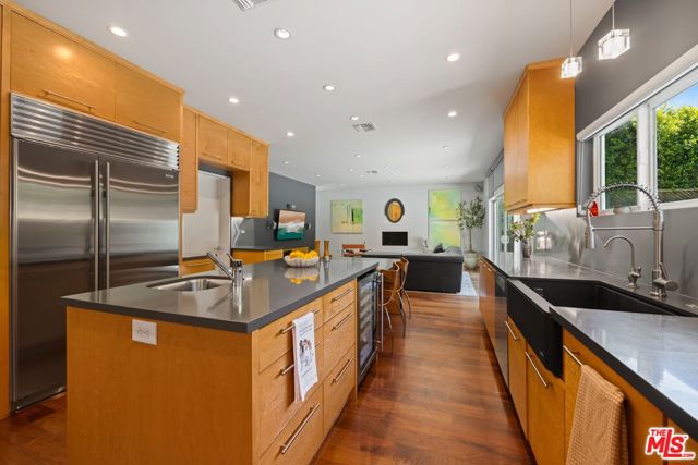 4255 Saint Clair Avenue, Studio City CA: https://media.crmls.org/mediaz/855e93eb-b7b5-4245-b7db-40b47521fc78.jpg