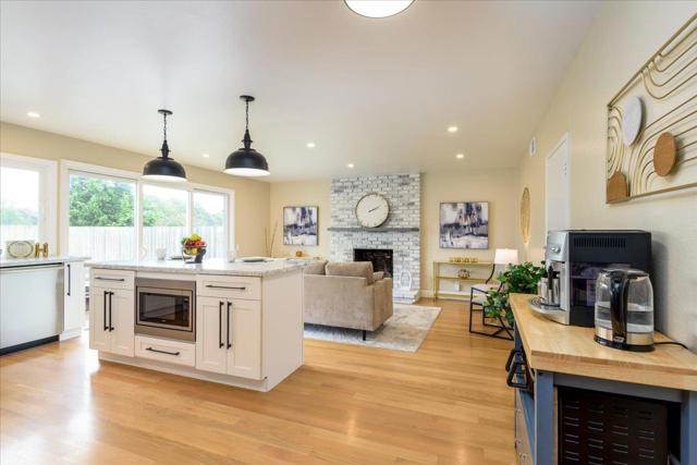 407 Beach Avenue, Half Moon Bay CA: https://media.crmls.org/mediaz/855f8f18-ea6e-401b-af0d-5db0e712e9e1.jpg