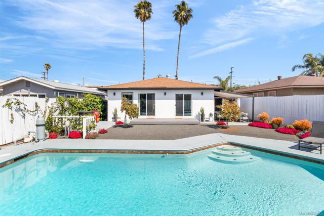 2702 Ridge View Dr, San Diego CA: https://media.crmls.org/mediaz/8560072e-fa9d-4d3d-bfbc-9058c9874593.jpg
