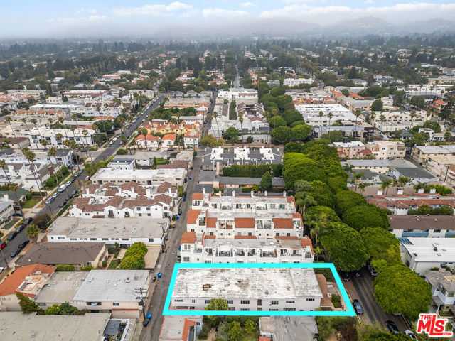 938 20th Street, Santa Monica CA: https://media.crmls.org/mediaz/85601cb5-9011-48c7-9da5-a799828f4a1e.jpg