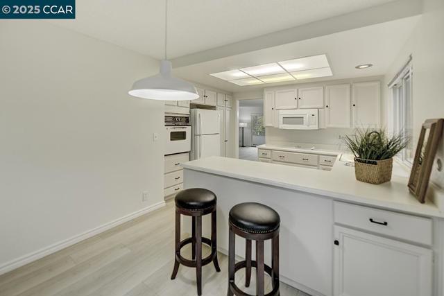 3350 Rossmoor Pkwy, Walnut Creek CA: https://media.crmls.org/mediaz/8560432a-d0e4-4250-a174-3e3f5c9b5662.jpg