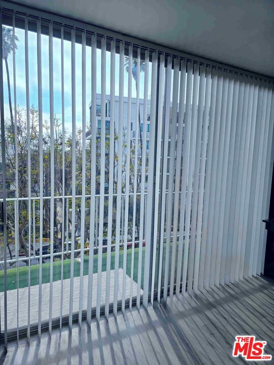 100 S Doheny Drive, Los Angeles CA: https://media.crmls.org/mediaz/85604d96-5cfc-4649-8ff0-4d59c50e385c.jpg