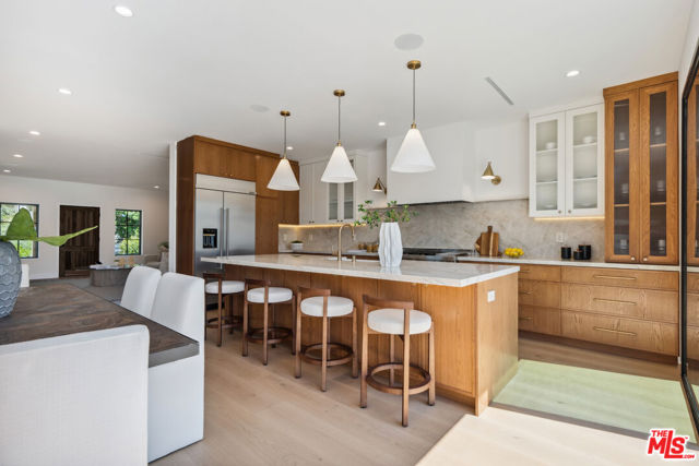 4949 Sancola Avenue, Toluca Lake CA: https://media.crmls.org/mediaz/856053c6-1f77-48fc-af66-86bb25e651ae.jpg
