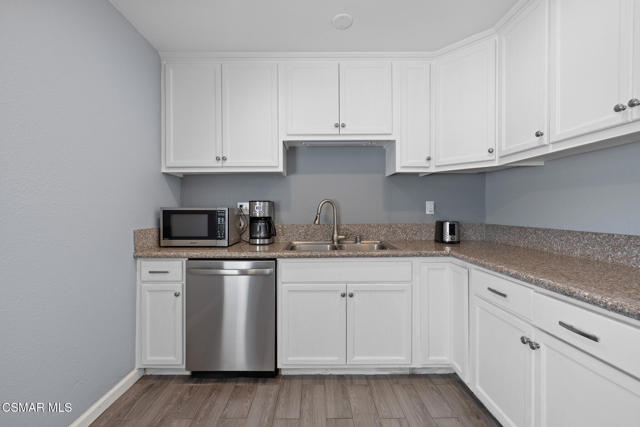 789 Glen Oaks Road, Thousand Oaks CA: https://media.crmls.org/mediaz/8560651b-5279-4ba4-a426-17e4b96fbac2.jpg