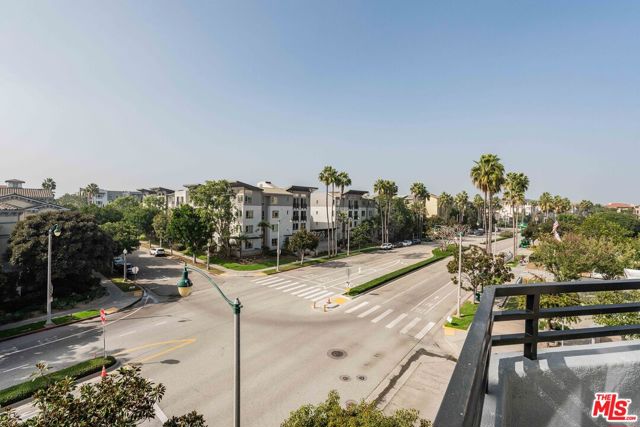 Image 14 of 43 For 7100 Playa Vista Drive 404