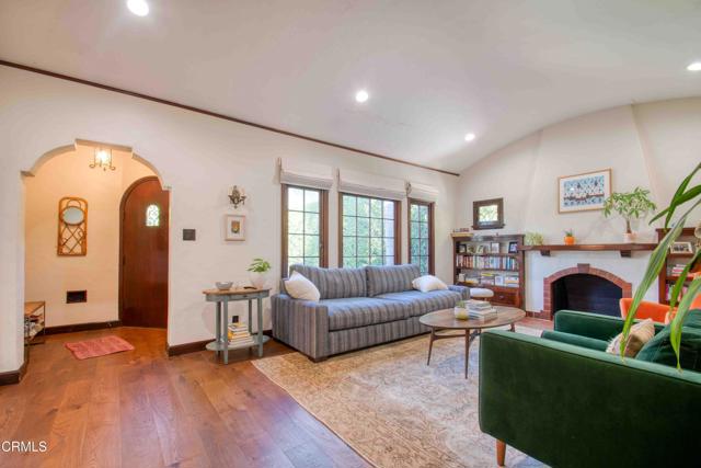 Detail Gallery Image 3 of 50 For 1014 Stearns Dr, Los Angeles,  CA 90035 - 3 Beds | 3 Baths