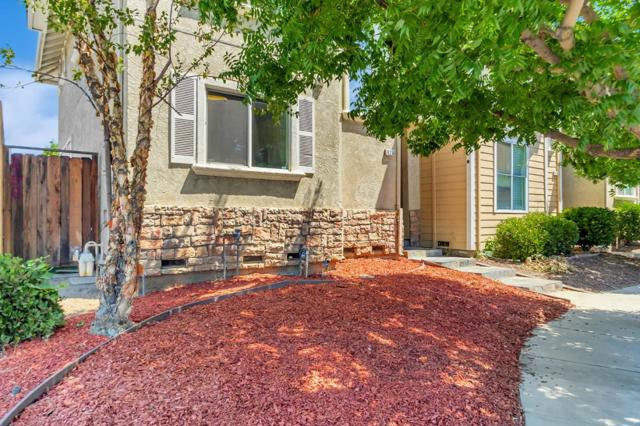 425 Carpentier Way, San Jose CA: https://media.crmls.org/mediaz/8561ec2d-cc21-4c73-8516-27a8f6b79f2e.jpg
