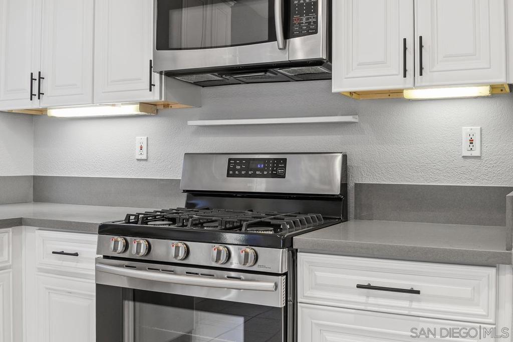 1231 Avenida Amistad - photo 17