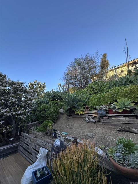 Detail Gallery Image 14 of 15 For 2430 Sunflower Ter, Vista,  CA 92083 - 3 Beds | 2 Baths