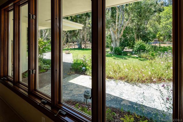 17310 Calle Mayor, Rancho Santa Fe CA: https://media.crmls.org/mediaz/85623d93-b0a1-4b4e-90ac-144b49717102.jpg
