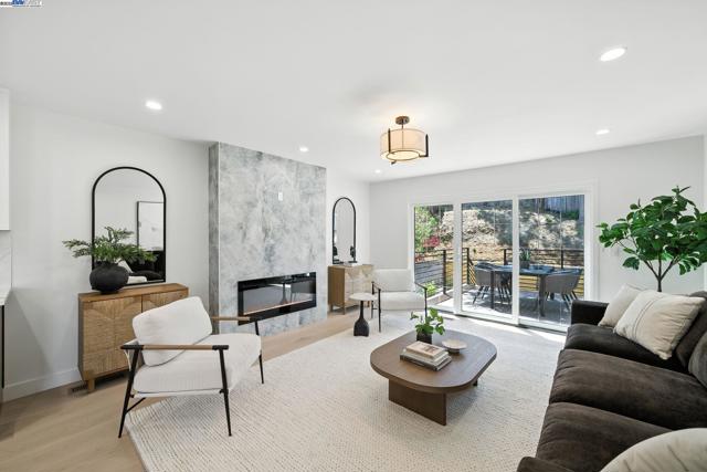 4253 Mirador Dr, Pleasanton CA: https://media.crmls.org/mediaz/8562b7f1-5dad-4c9f-abe7-131fd7ec45a9.jpg