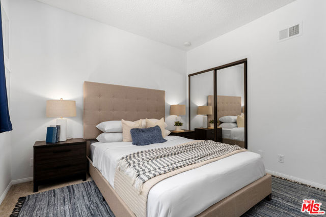 11982 Kiowa Avenue, Los Angeles CA: https://media.crmls.org/mediaz/85636882-1139-40b4-921e-deaf52025a1f.jpg