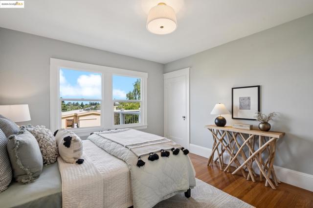 5429 Belgrave Pl., Oakland CA: https://media.crmls.org/mediaz/8563971a-7805-4824-92c3-5f2696092c03.jpg