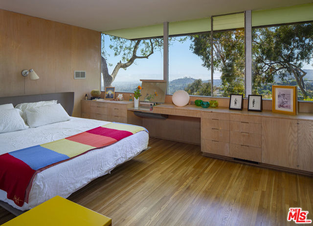 1531 N Tigertail Road, Los Angeles CA: https://media.crmls.org/mediaz/8563a9cd-1b8e-43fb-af13-c732ca851838.jpg