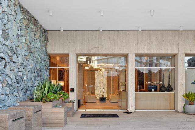 1810 Avenida Del Mundo, Coronado CA: https://media.crmls.org/mediaz/8564a03e-78c3-4ec3-aa4d-ed82533c1a2c.jpg