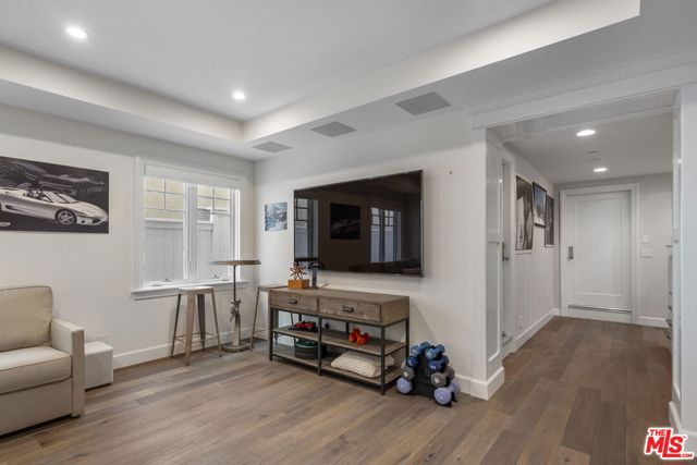 636 12th Street, Manhattan Beach CA: https://media.crmls.org/mediaz/8564dfc4-3aeb-4efb-9276-8ef6c45849a4.jpg