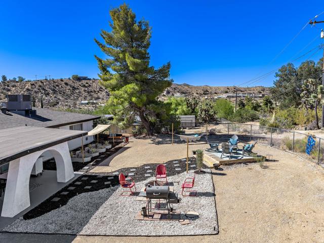 7616 Fairway Drive, Yucca Valley CA: https://media.crmls.org/mediaz/8565746e-4d69-44b9-80a7-726e61743ffc.jpg