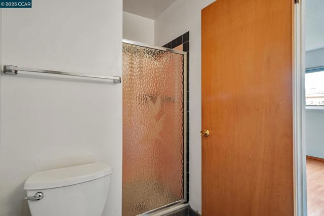 520 Celia St, Hayward CA: https://media.crmls.org/mediaz/8565b9ec-6d60-4dd5-9a5c-a98e617981fb.jpg