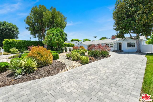 20616 Quedo Drive, Woodland Hills CA: https://media.crmls.org/mediaz/8565f00c-5622-4c17-bd20-be3fdb6c184c.jpg