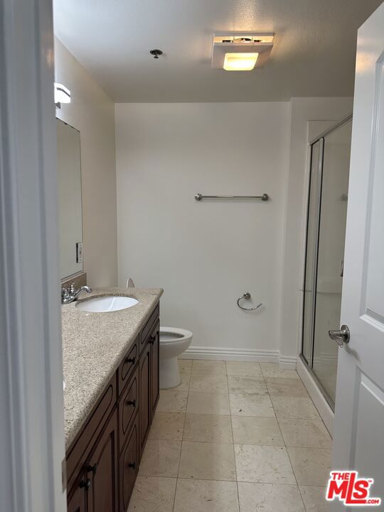 962 S Gramercy Drive, Los Angeles CA: https://media.crmls.org/mediaz/856638af-154e-4b80-9d37-17c6120d8350.jpg