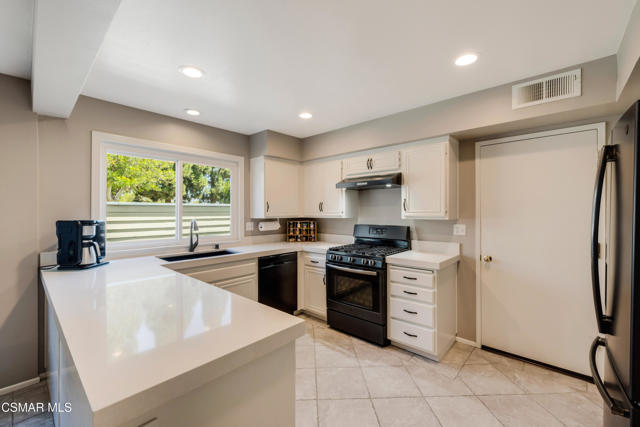 4471 Skyglen Court, Moorpark CA: https://media.crmls.org/mediaz/856708c1-4fae-4340-a328-fa84e3318cf8.jpg