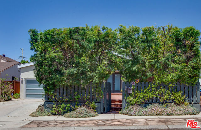 12521 Westminster Avenue, Los Angeles CA: https://media.crmls.org/mediaz/85674183-1774-4ef1-9aea-3d8f060a5ed0.jpg