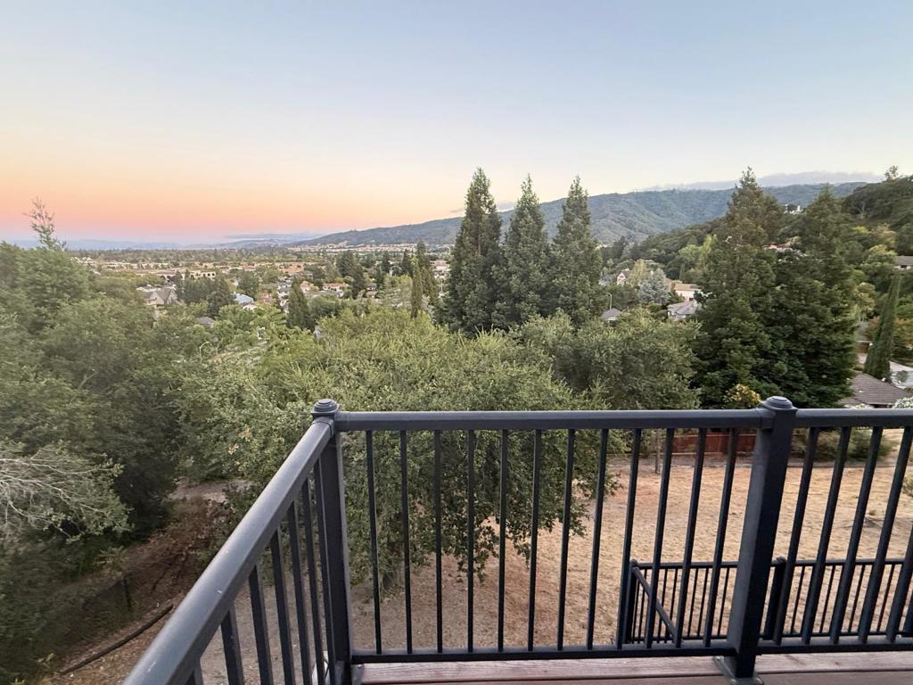 https://media.crmls.org/mediaz/856746a4-e2c5-4424-bc2f-b07be631c9db.jpg?preset=X-Large